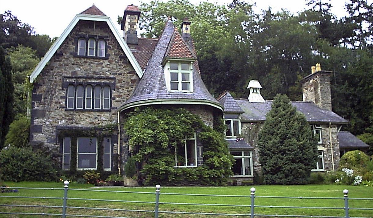 Outside of Pensychnant Nature Conservation Centre