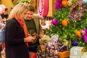Some thoughts for Christmas - things to do and gorgeous gifts to buy in the Cotswolds this year.