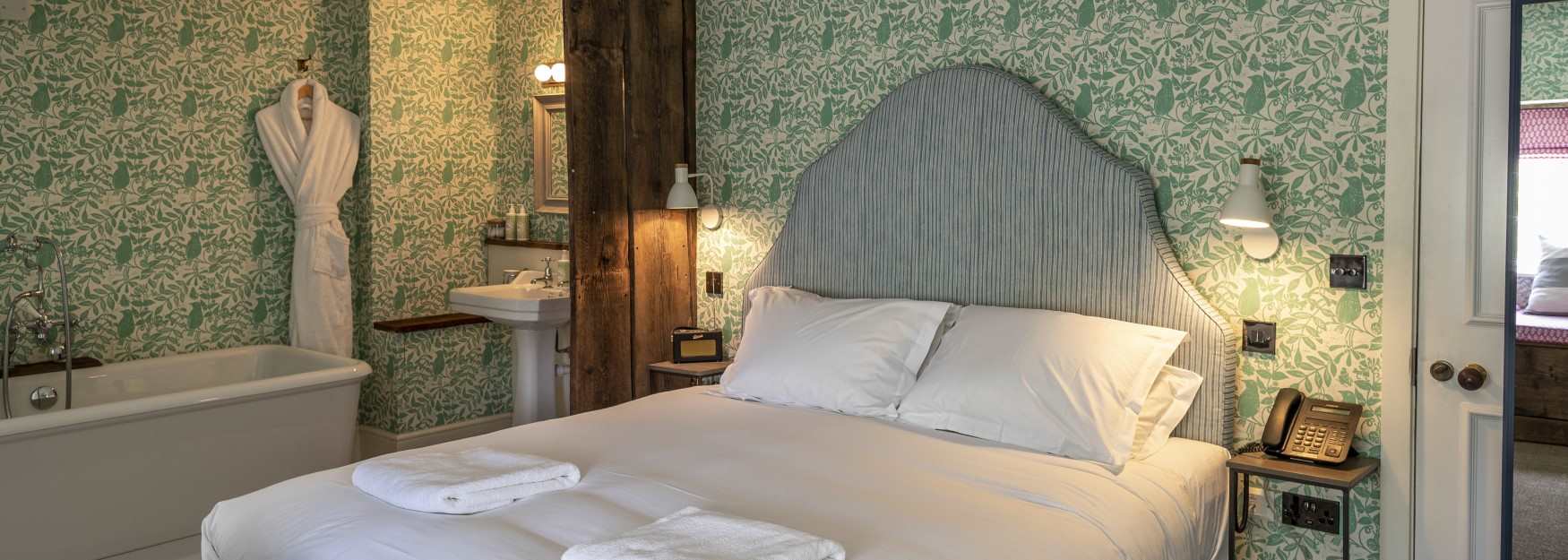 A bedroom at The Swan in Ascott-under-Wychwood