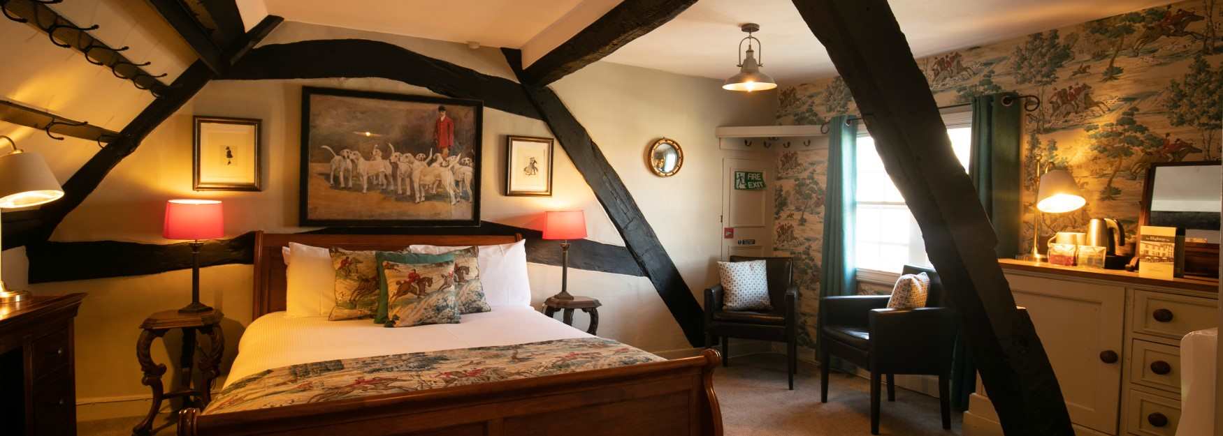 A bedroom at The Highway Inn in Burford
