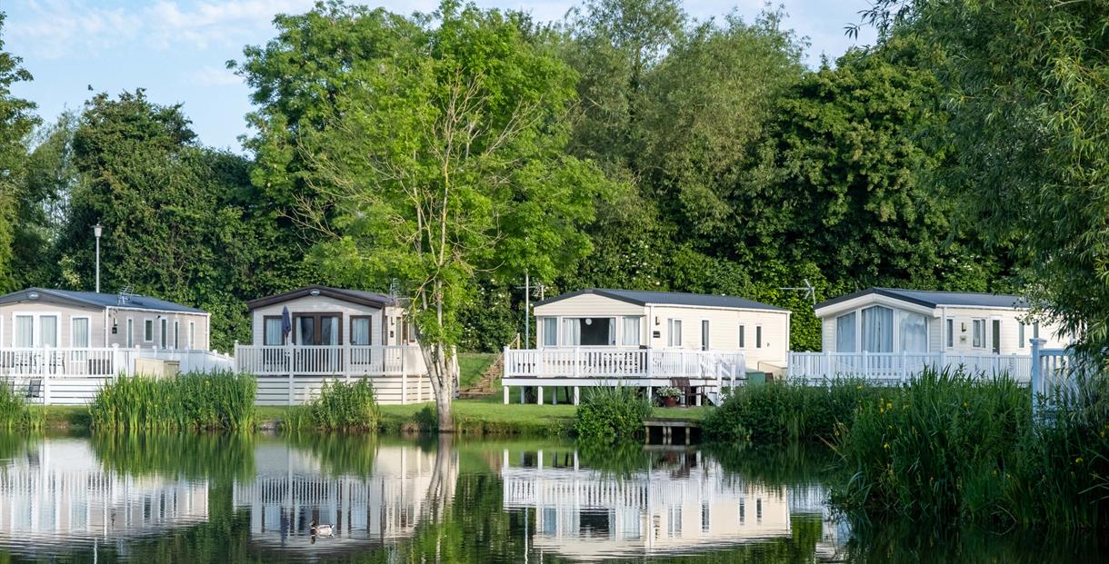 Hoburne Cotswold, static holiday homes over looking the lake
