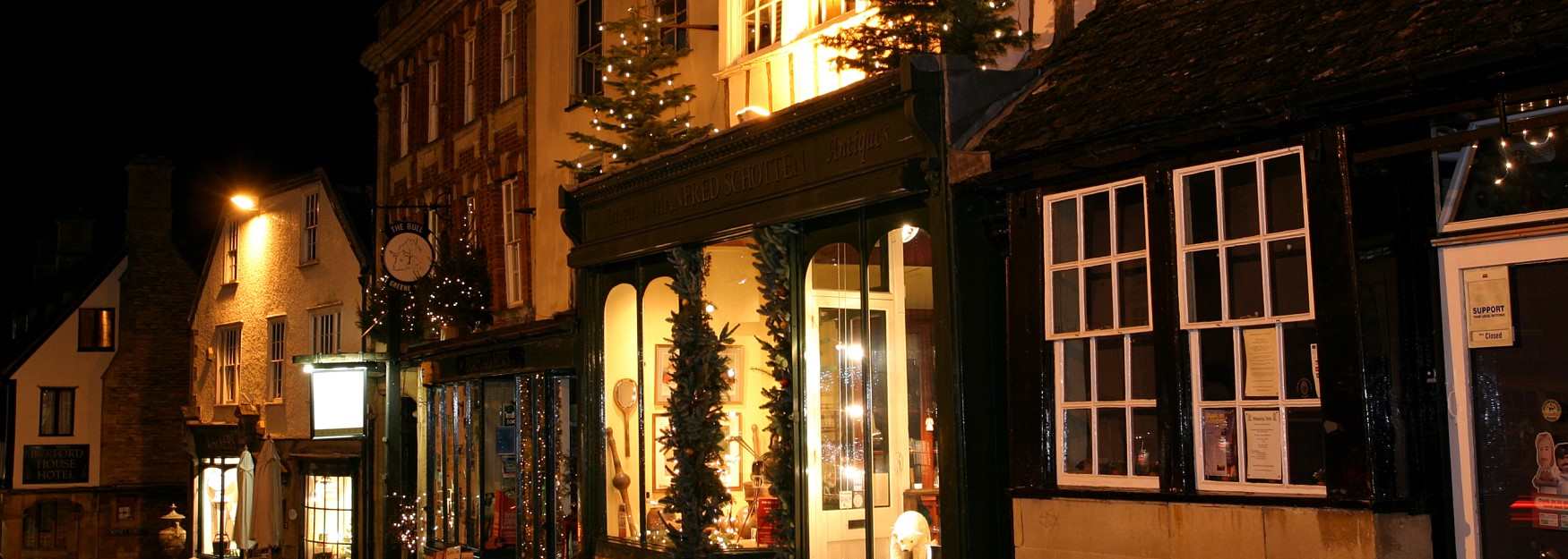 Burford shops decorated for Christmas