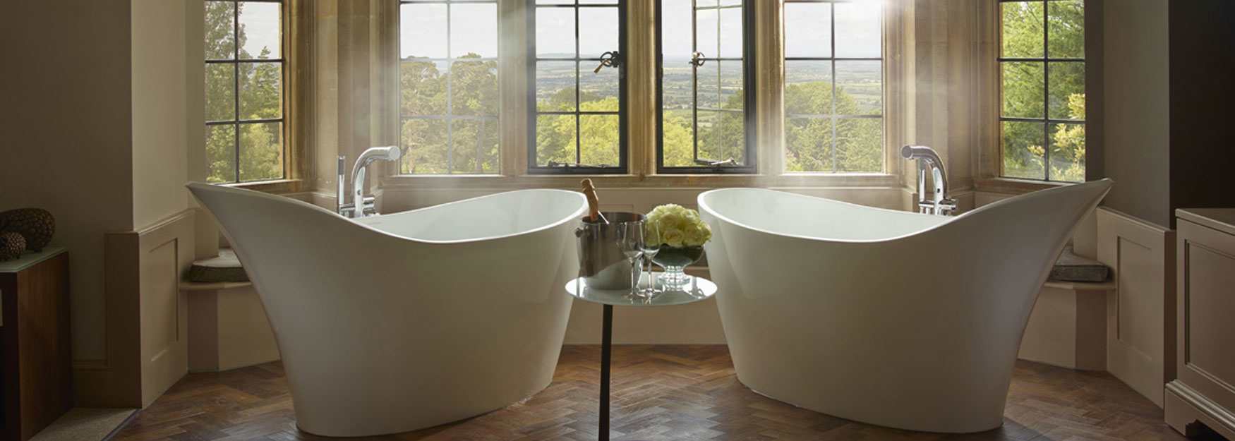 The baths in the Oak Suite at Foxhill Manor