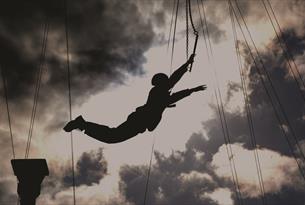 Trapeze jump at Head4Heights