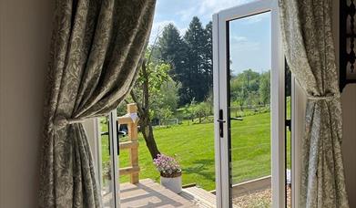 Broom Hill Retreat - The Old Railway Carriage