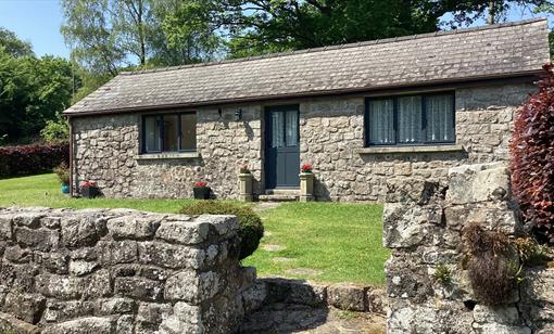 Oakgrove self catering cottage sleeps 2 rural countryside walking cycling Tintern