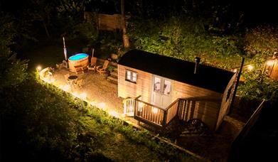 Dippers Hut - Luxury Shepherd's Hut with hot tub