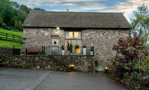 Orchard Barn - Luxury Holiday Cottage with Hot Tub