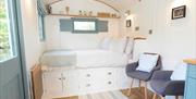Dippers Hut - Luxury Shepherd's Hut with hot tub