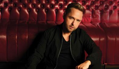 Promotional image of Derek Ryan for his upcoming appearance at the Millennium Forum.