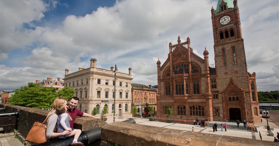 The Guildhall - Historic Sites, Houses, Castles & Buildings in Derry ...