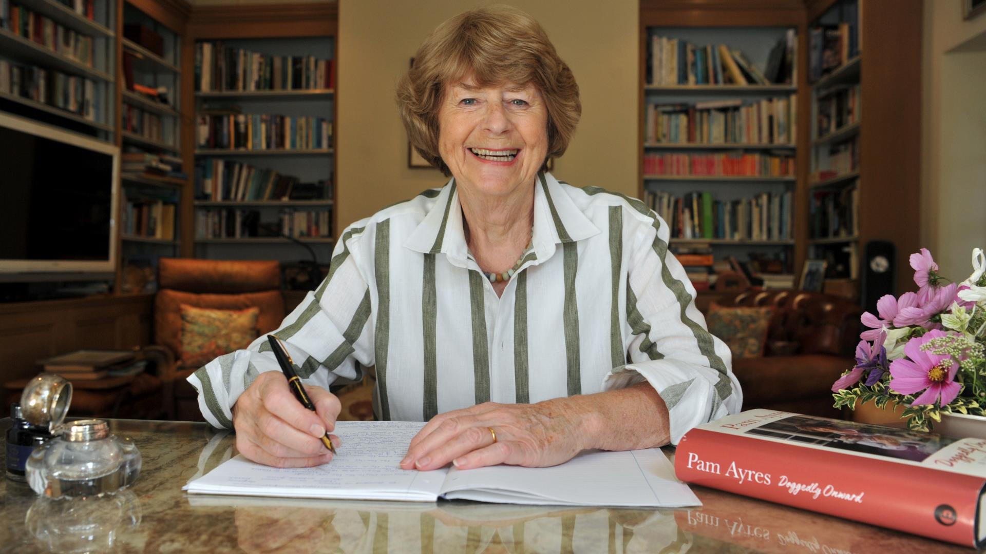 Pam Ayres - Doggedly Onward: A Life in Poems