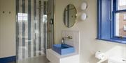 Maxi room bathroom 2