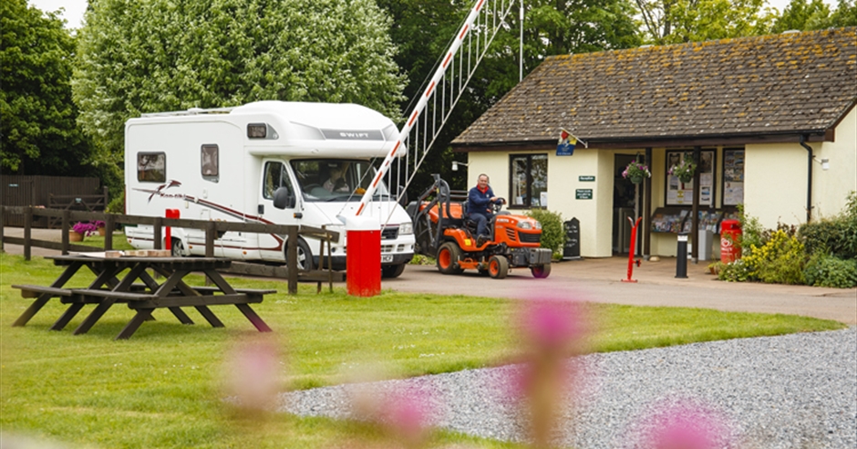 Slapton Sands Camping and Caravanning Club Site - Kingsbridge - Visit Devon