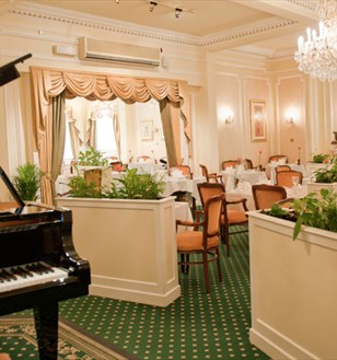 Dining room with piano