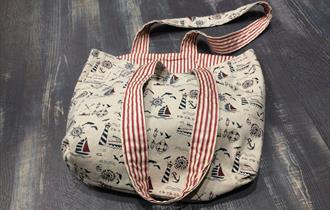Learn to Make a Reversible Fabric Bag