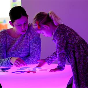 Kids looking at lights at Clart About Sensory Cafe