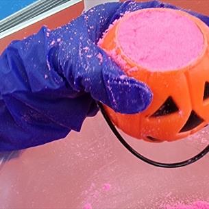 Making a pumpkin bath bomb