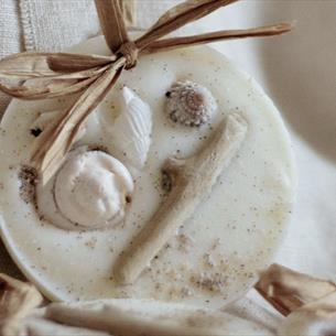 A wax melt decoration