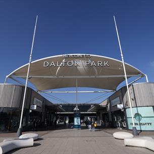Entrance to Dalton Park.
