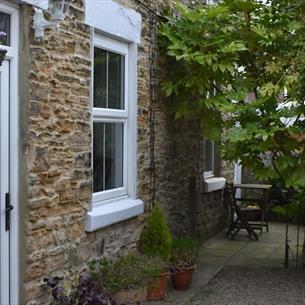 Cross Row Cottage exterior image