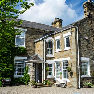 Dowfold House Bed and Breakfast, from the drive