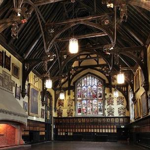 The great hall in Durham Town Hall with vaulted ceiling.