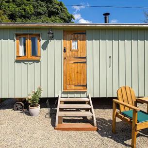 Sycamore Shepherd's Hut at Edge Knoll Farm