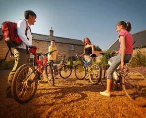 Accommodation family on bikes in Durham