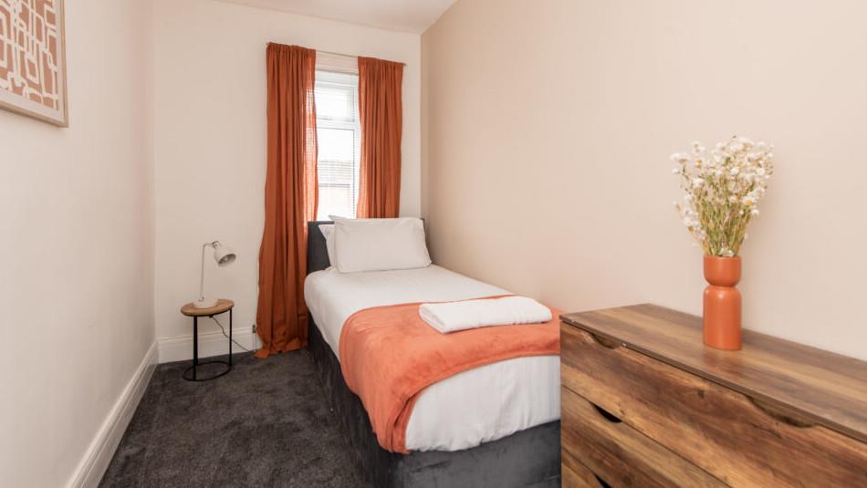 Single room at Dragon's Orchard