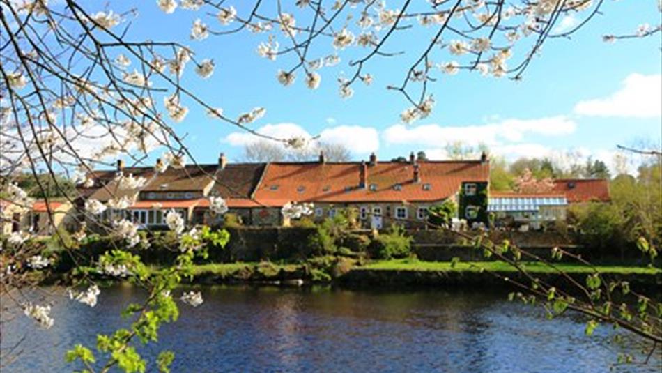 Boot and Shoe Cottage on the river Tees