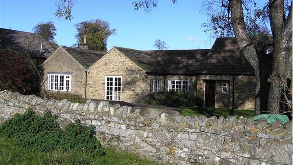 Exterior of Burns Cottage