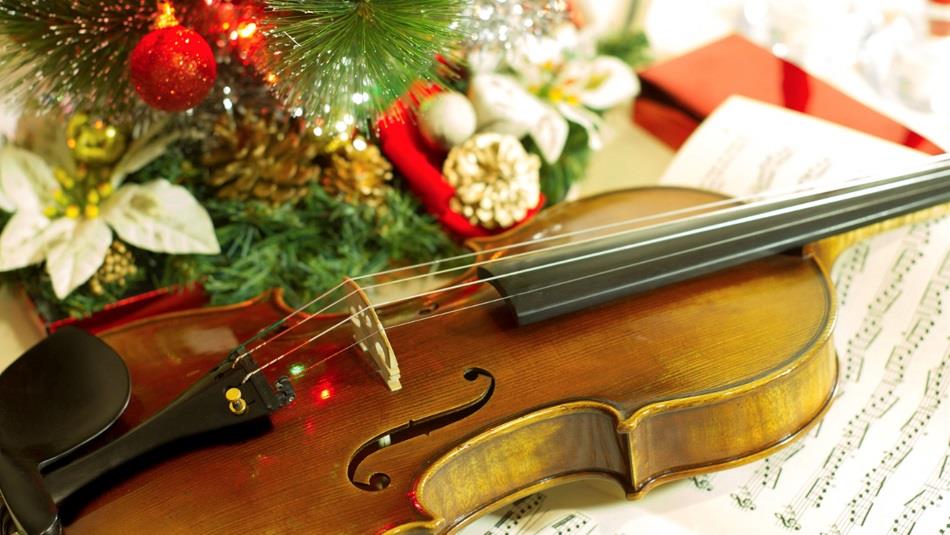 Violin, sheet music and Christmas decorations