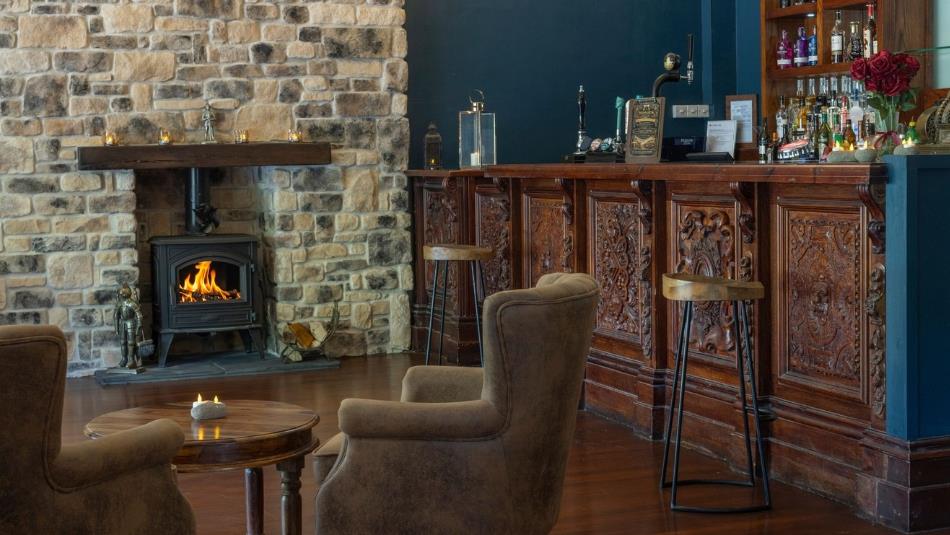 Hansards Bar Lounge at Walworth Castle (Credit - Mark Ingram Photography)