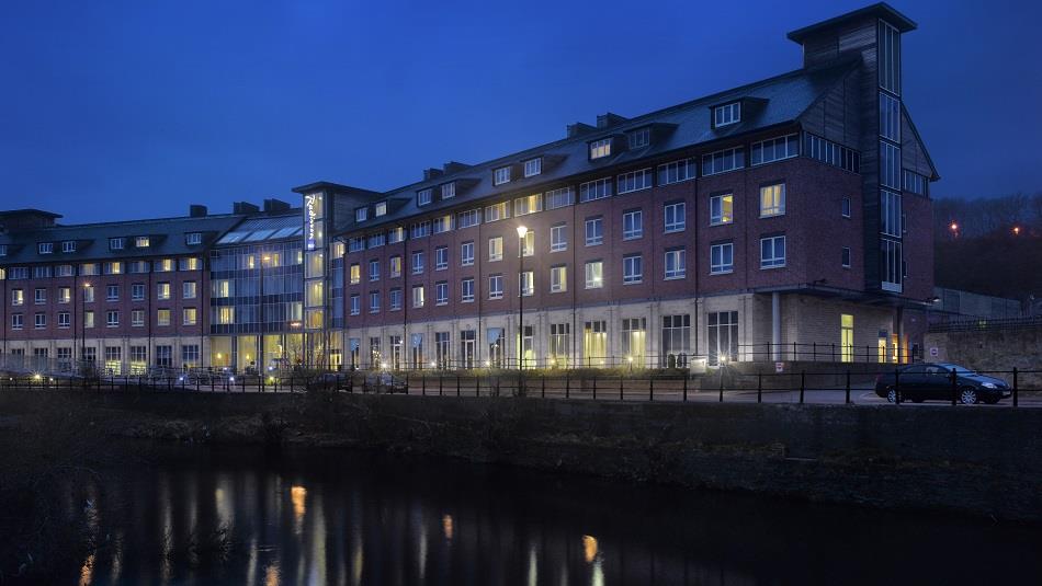 Exterior image of the Radisson Blu Hotel Durham at night.