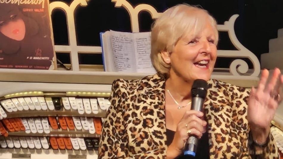 Jean Martyn at the Theatre Organ
