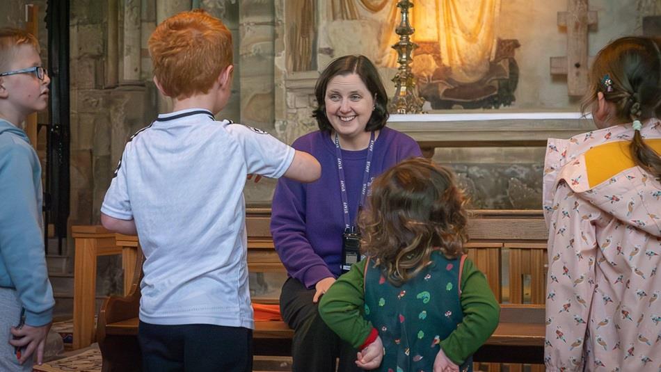Mini-tour guide with children