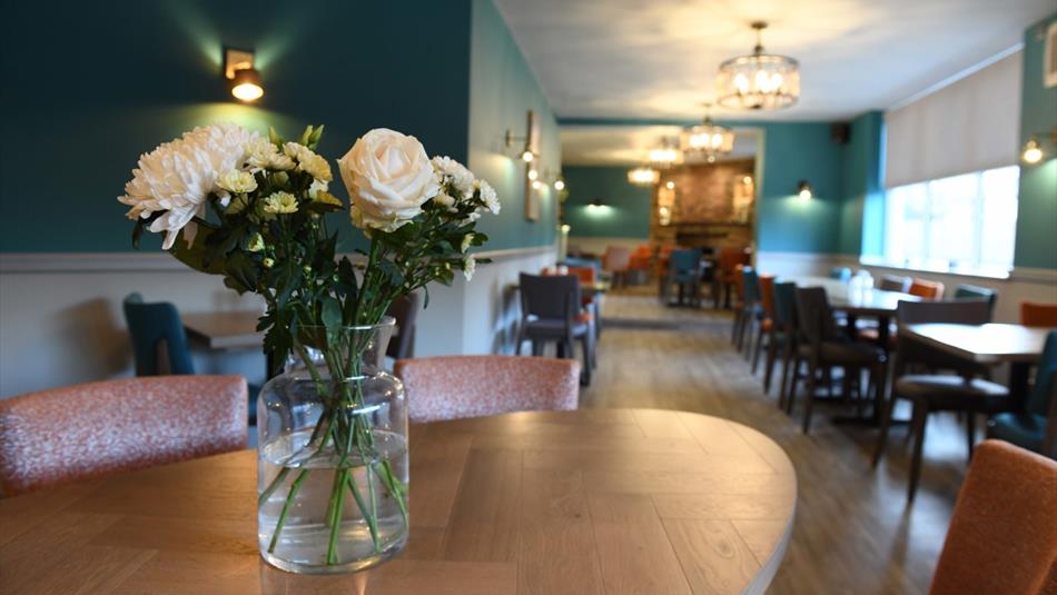 Restaurant table with a vase of white flowers