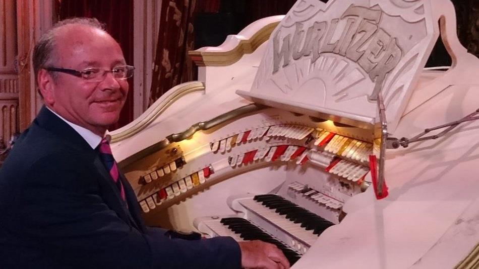Kevin Morgan FRCO at the Wurlitzer theatre organ