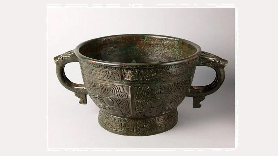 Bronze ritual vessel with Taotie animal mask