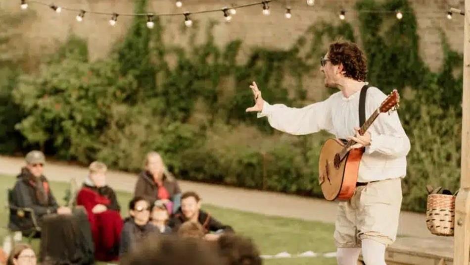 The Three Inch Fools performing outdoor theatre at Raby Castle