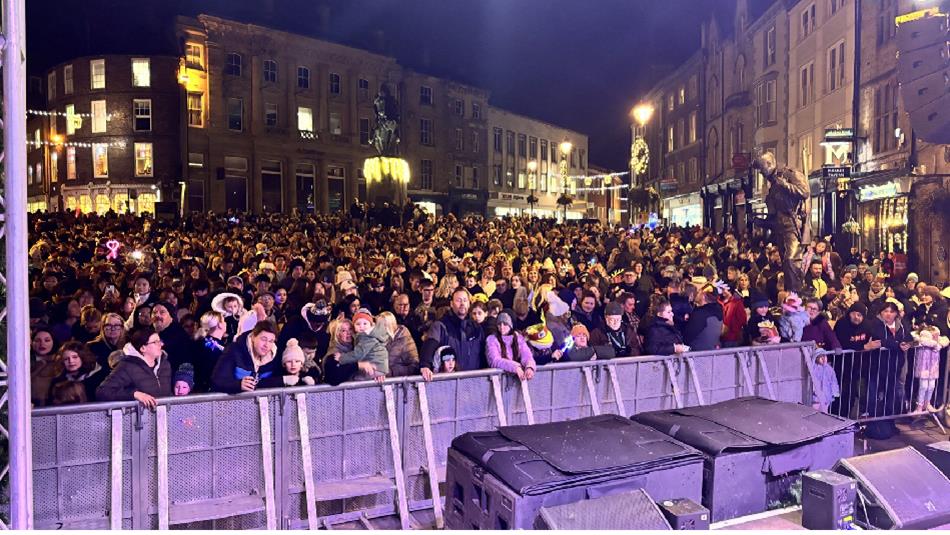 Crowds gathering in Durham Market Place to watch 'A Christmas Sparkle' 
