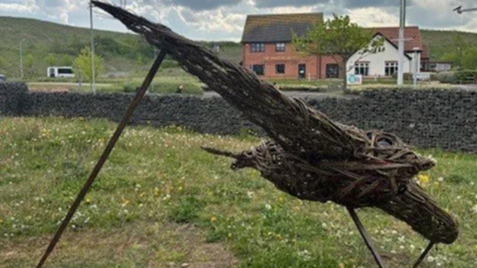 A beautiful willow swift sculpture crafted by the talented Sylvan Skills – Ruth Thompson.