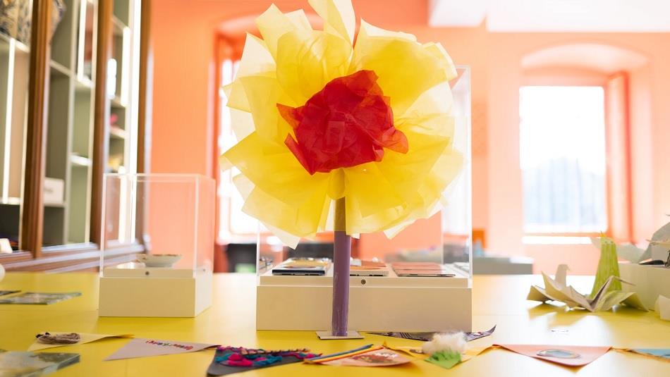 Beautiful daffodil using recycled items