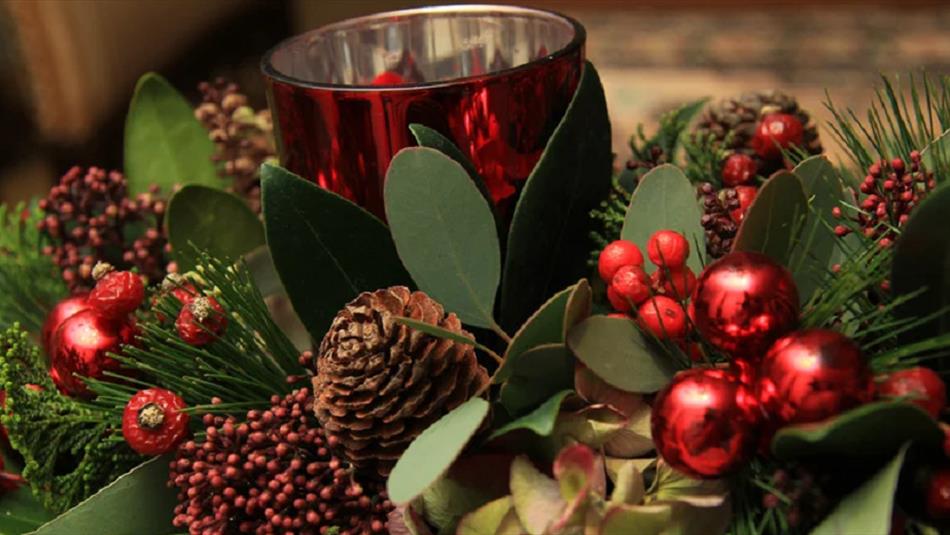 Festive display for dining table