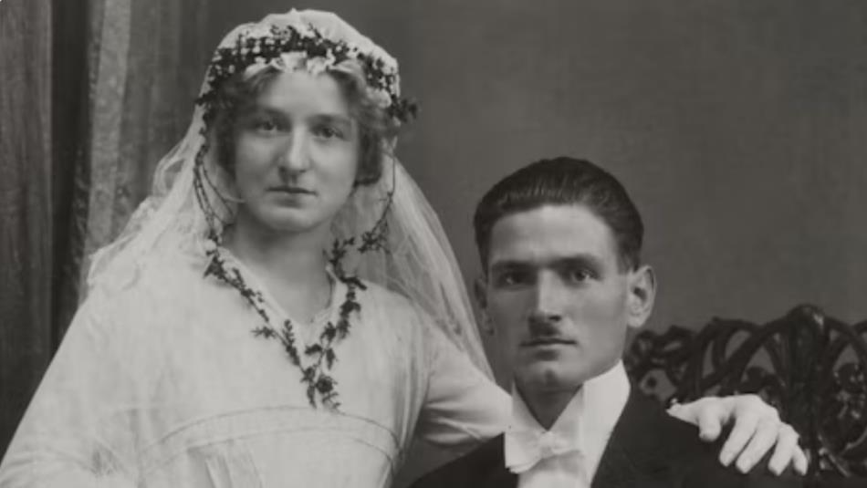 Old fashioned wedding photo of a couple, the image is in black and white