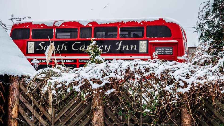 Double decker bus at South Causey Inn on a snowy day.