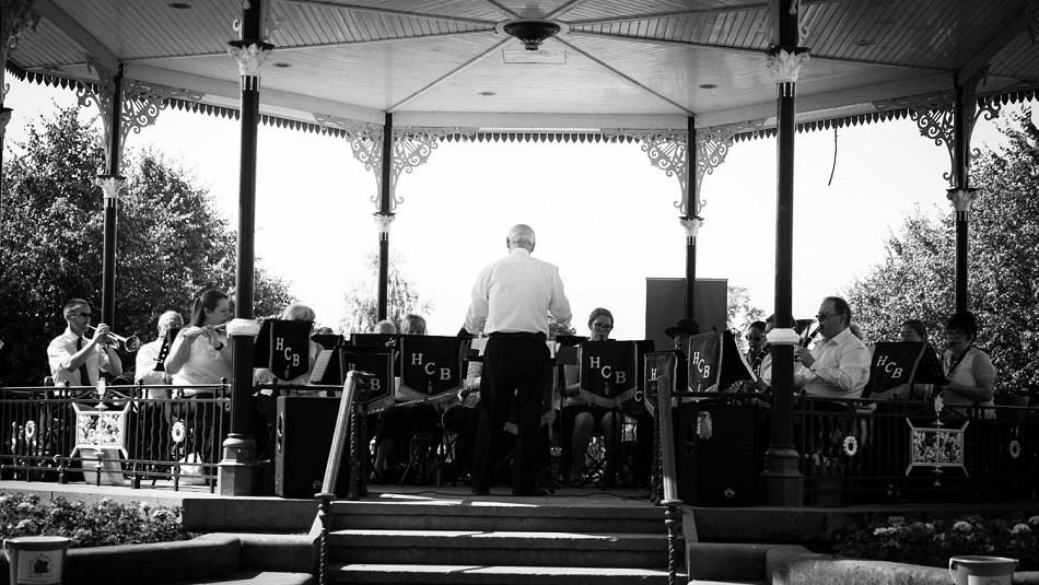 photo of Hurworth Concert Band playing in bandstand