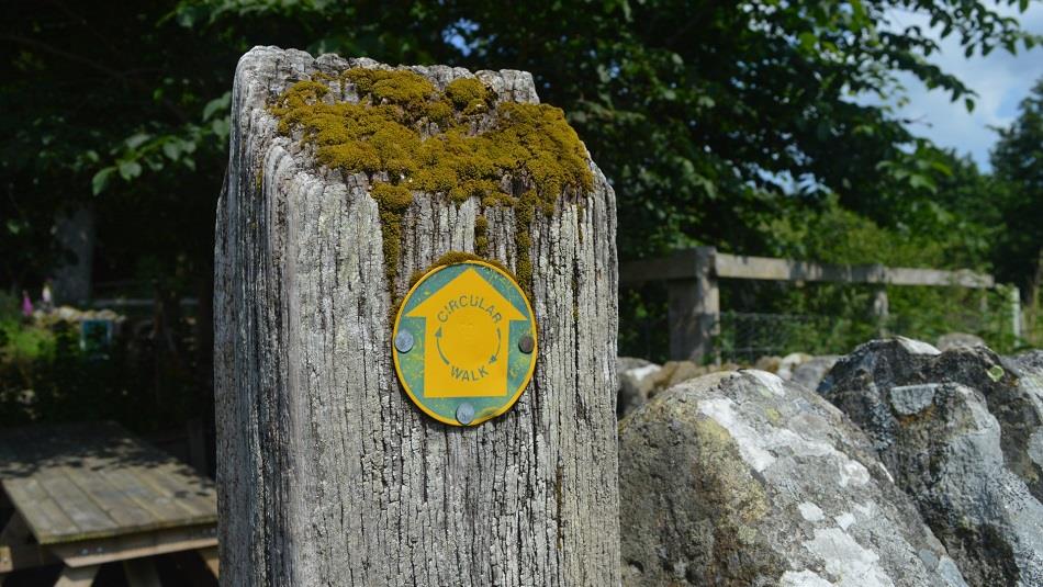 Way mark showing footpath sign