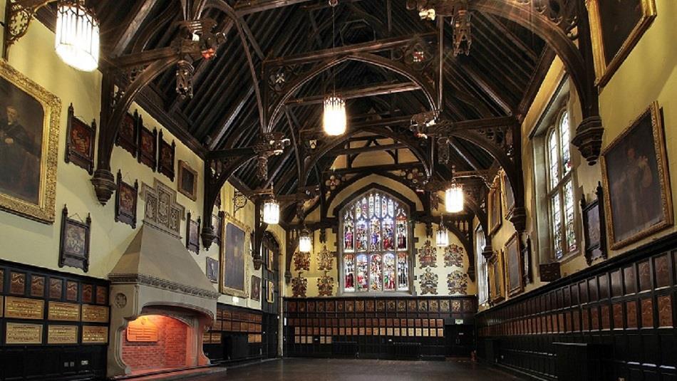 The great hall in Durham Town Hall with vaulted ceiling.